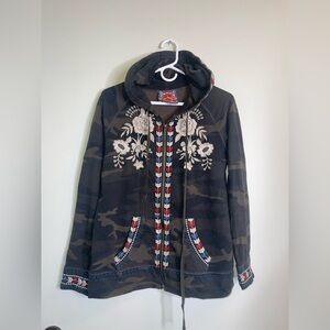 Johnny was floral embroidered camo hoodie size Medium super soft lightweight